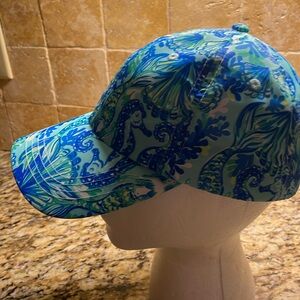 Pre-owned baseball cap. Worn twice . Hand washed